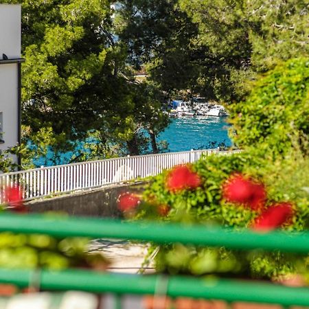 Apartments Vala Zaboric - With Boat Mooring Екстериор снимка
