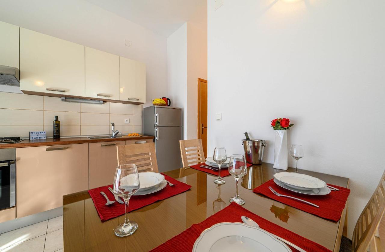 Apartments Vala Zaboric - With Boat Mooring Екстериор снимка
