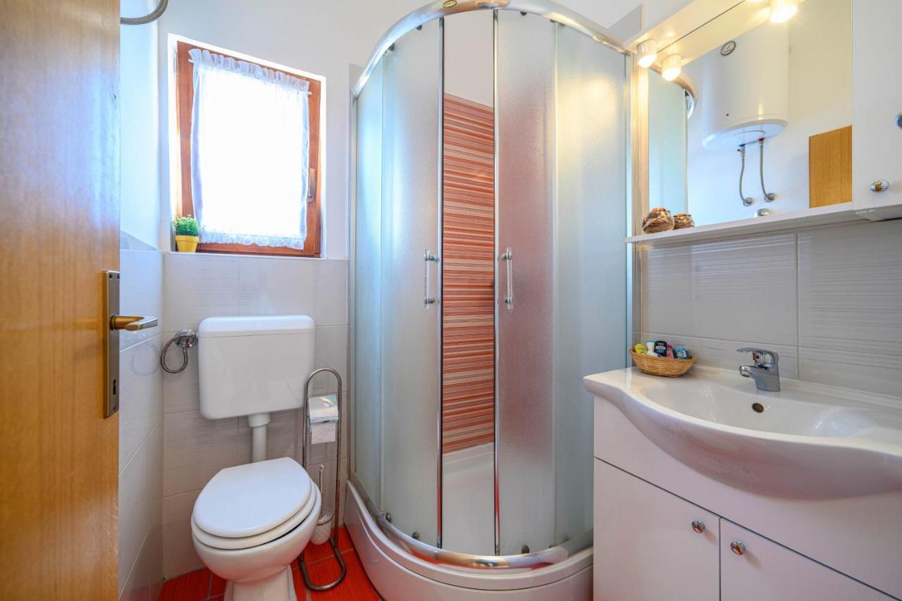 Apartments Vala Zaboric - With Boat Mooring Екстериор снимка