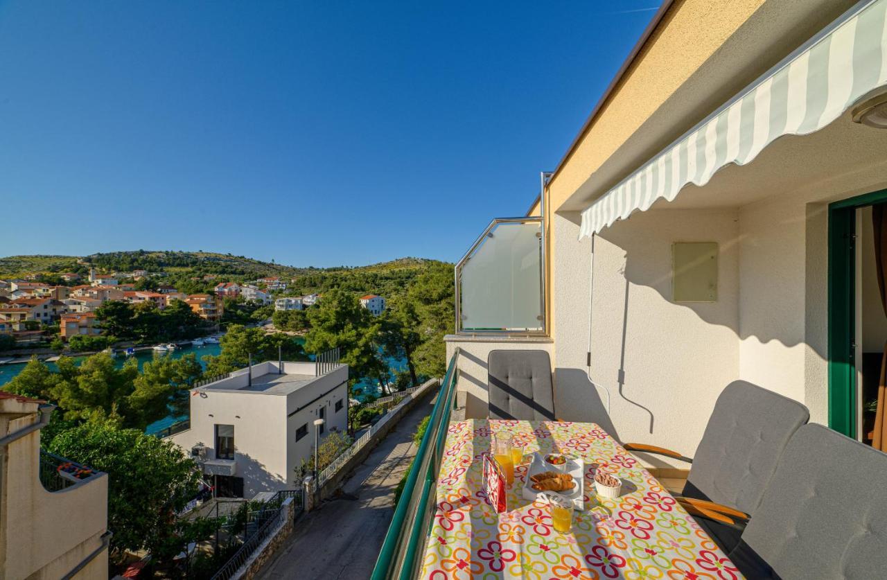Apartments Vala Zaboric - With Boat Mooring Екстериор снимка