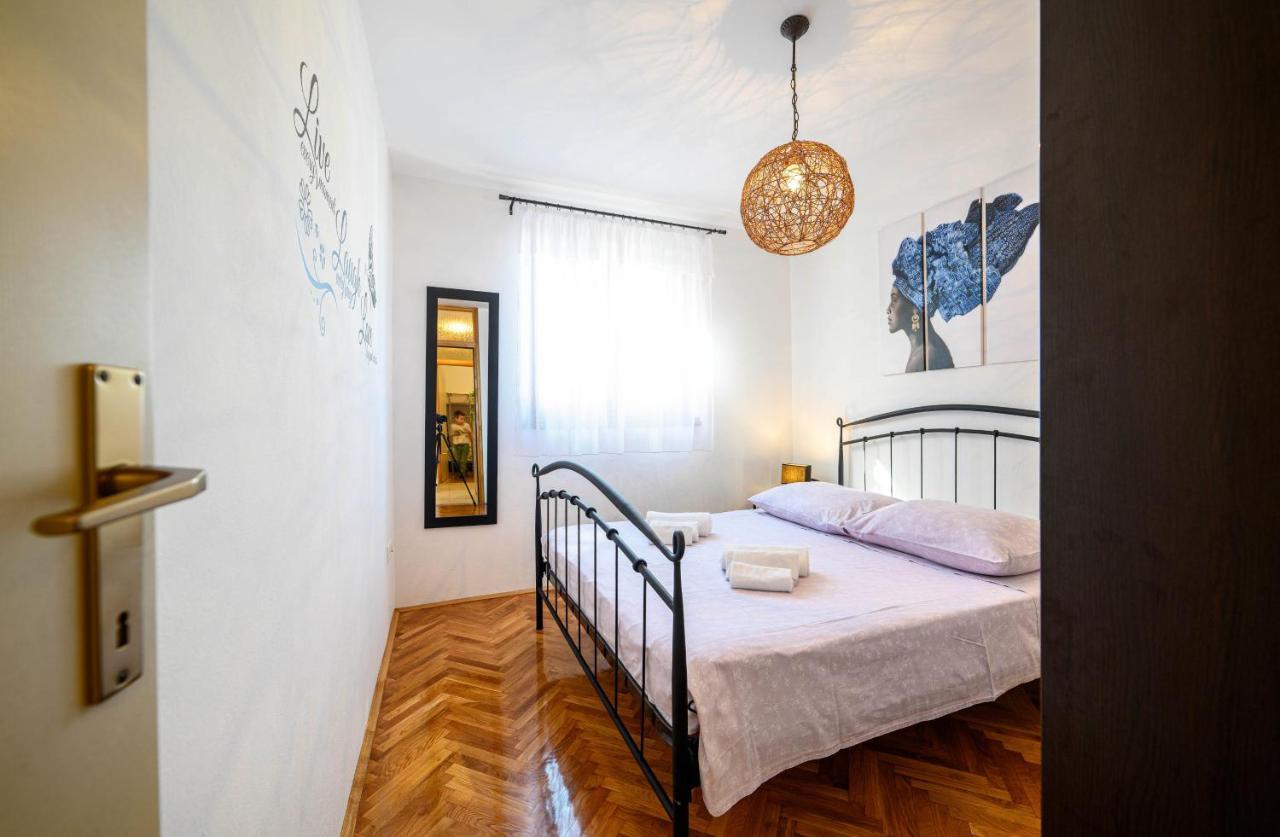 Apartments Vala Zaboric - With Boat Mooring Екстериор снимка
