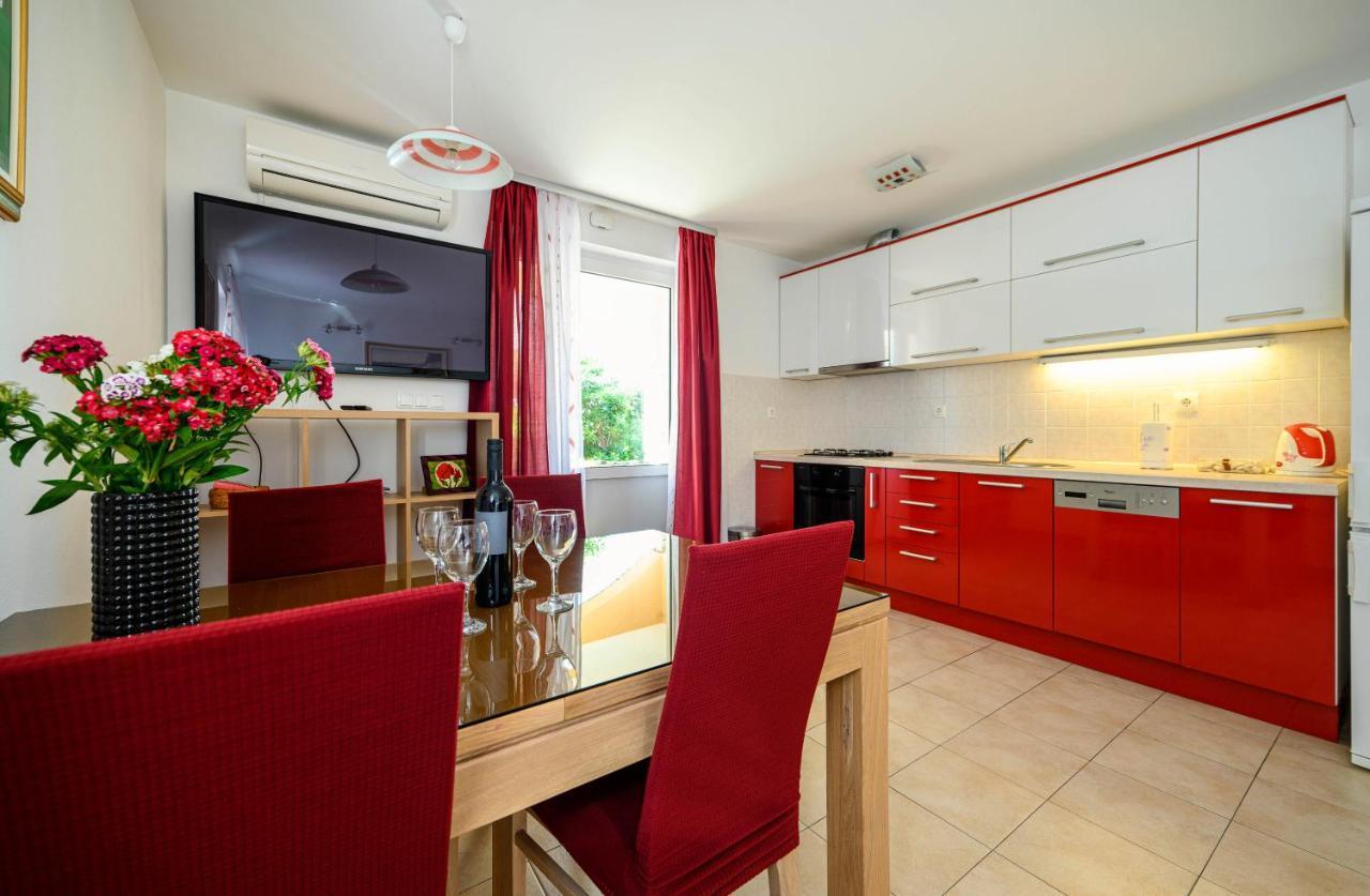 Apartments Vala Zaboric - With Boat Mooring Екстериор снимка