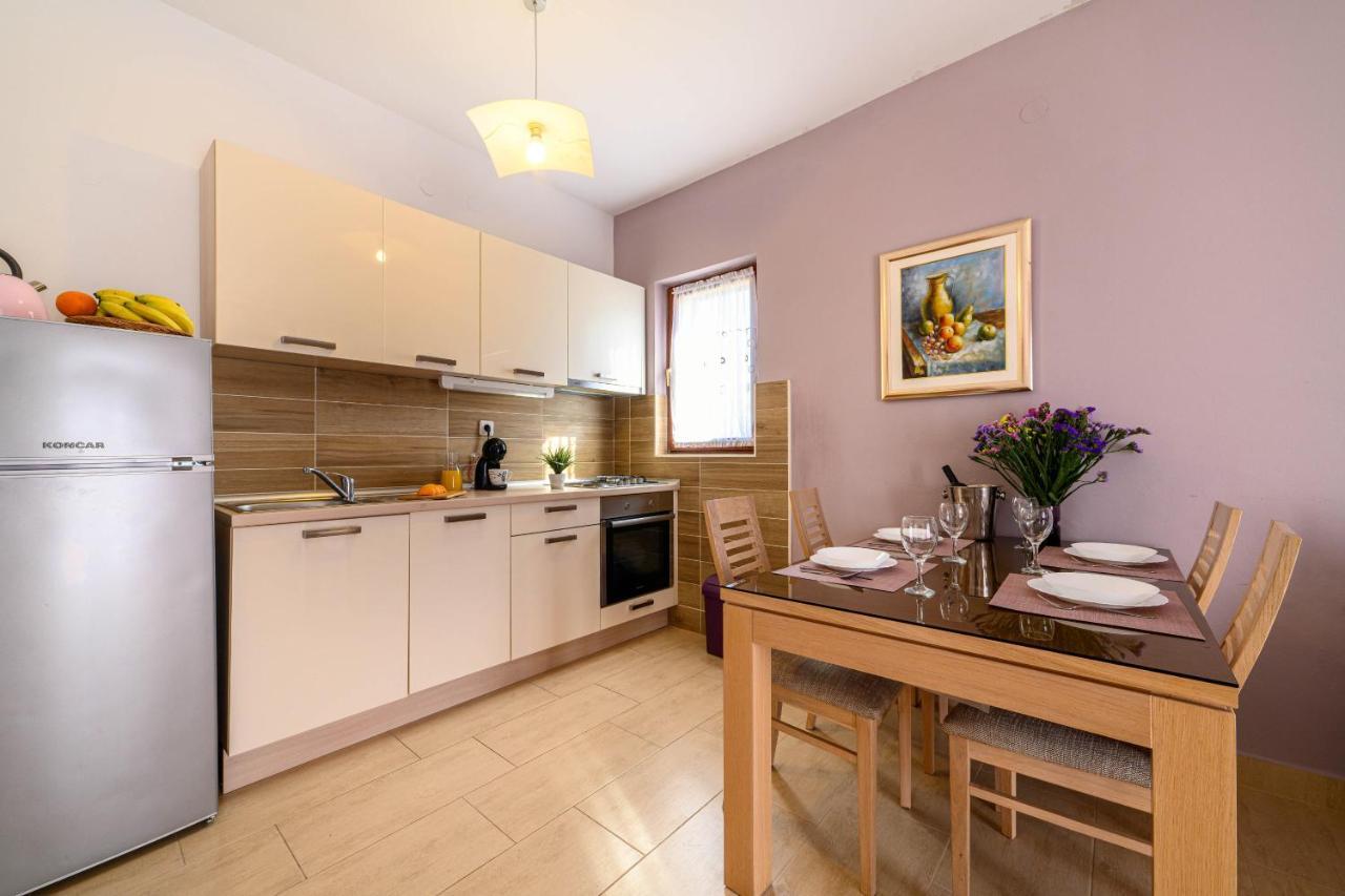 Apartments Vala Zaboric - With Boat Mooring Екстериор снимка