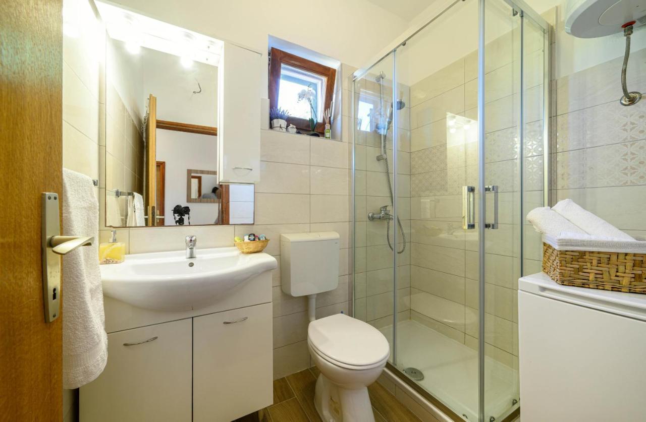 Apartments Vala Zaboric - With Boat Mooring Екстериор снимка