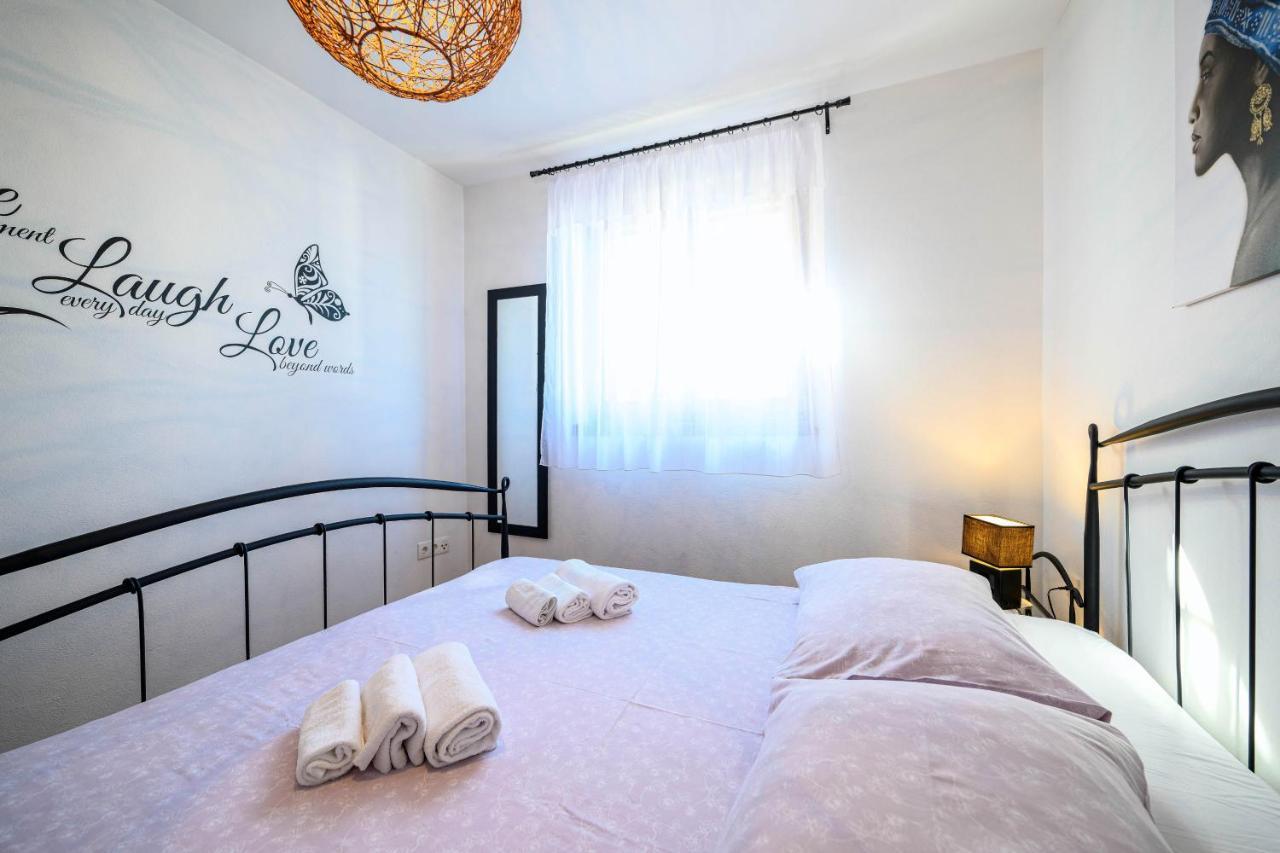 Apartments Vala Zaboric - With Boat Mooring Екстериор снимка