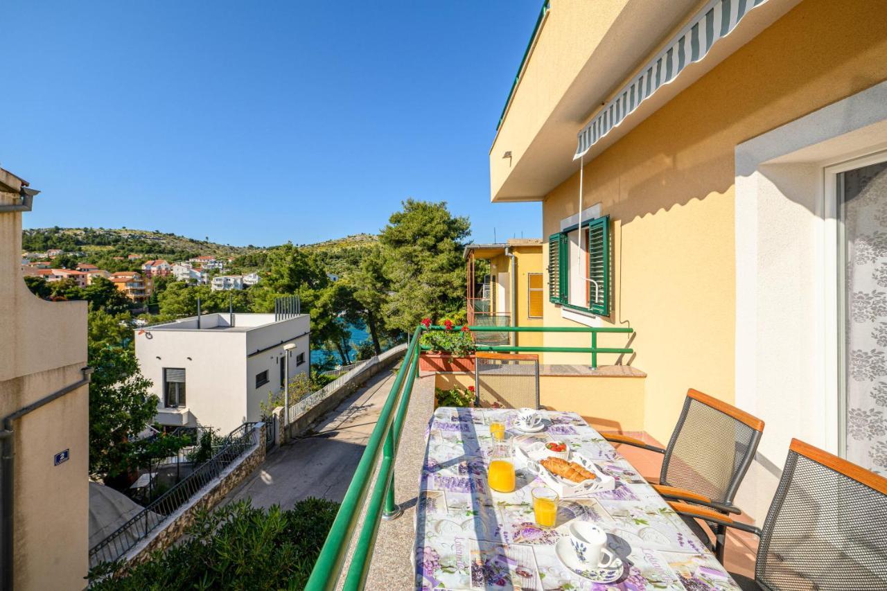 Apartments Vala Zaboric - With Boat Mooring Екстериор снимка