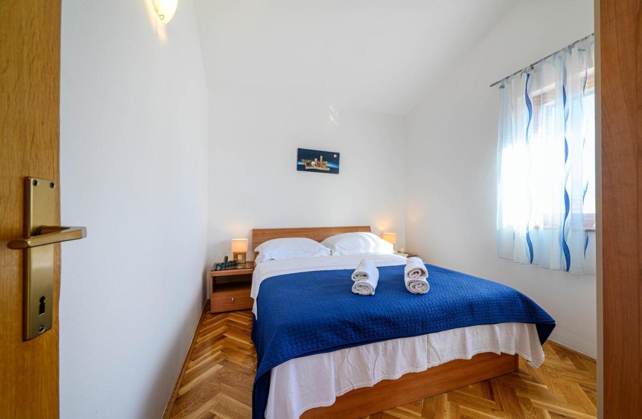 Apartments Vala Zaboric - With Boat Mooring Екстериор снимка
