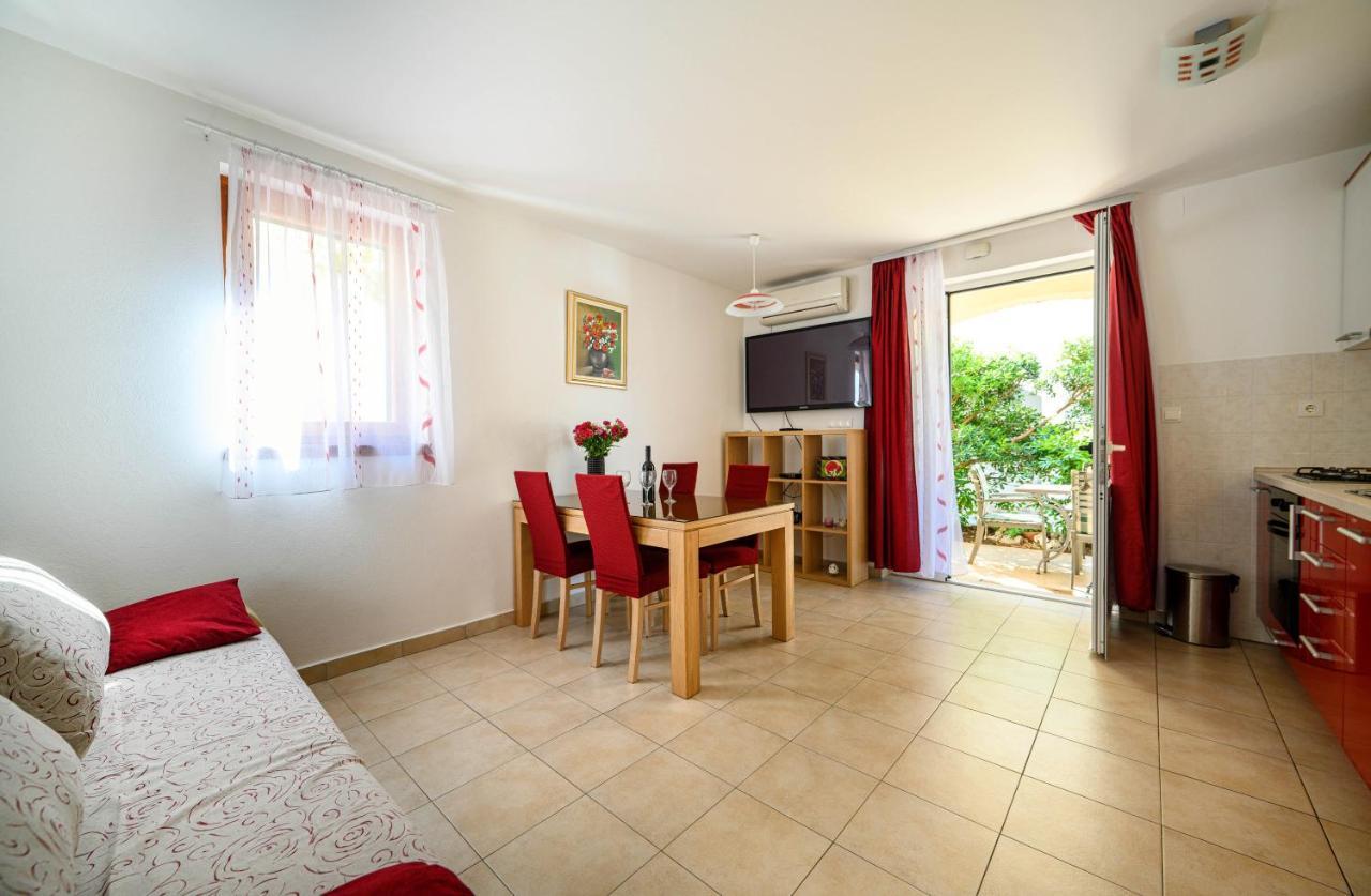 Apartments Vala Zaboric - With Boat Mooring Екстериор снимка