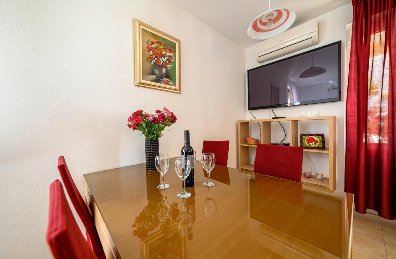 Apartments Vala Zaboric - With Boat Mooring Екстериор снимка