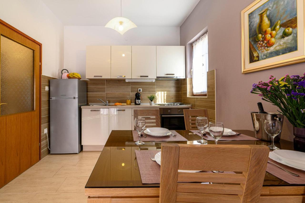 Apartments Vala Zaboric - With Boat Mooring Екстериор снимка