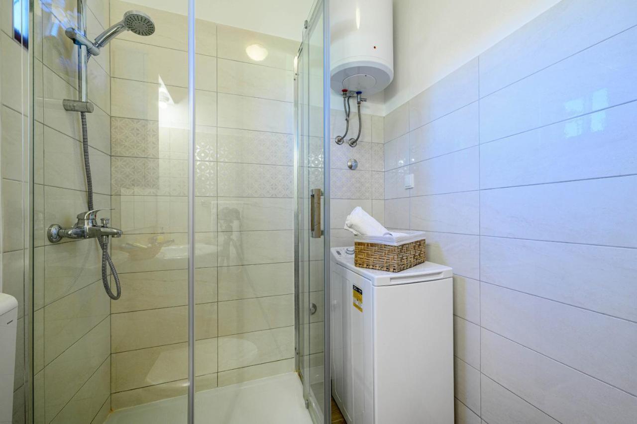 Apartments Vala Zaboric - With Boat Mooring Екстериор снимка