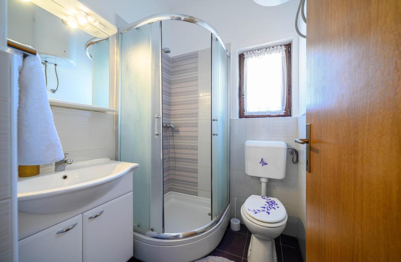 Apartments Vala Zaboric - With Boat Mooring Екстериор снимка
