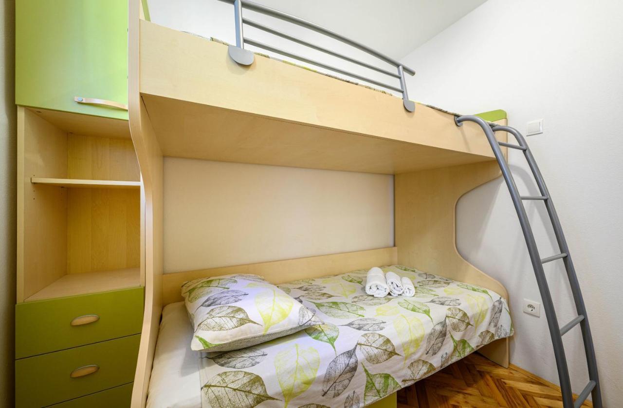 Apartments Vala Zaboric - With Boat Mooring Екстериор снимка