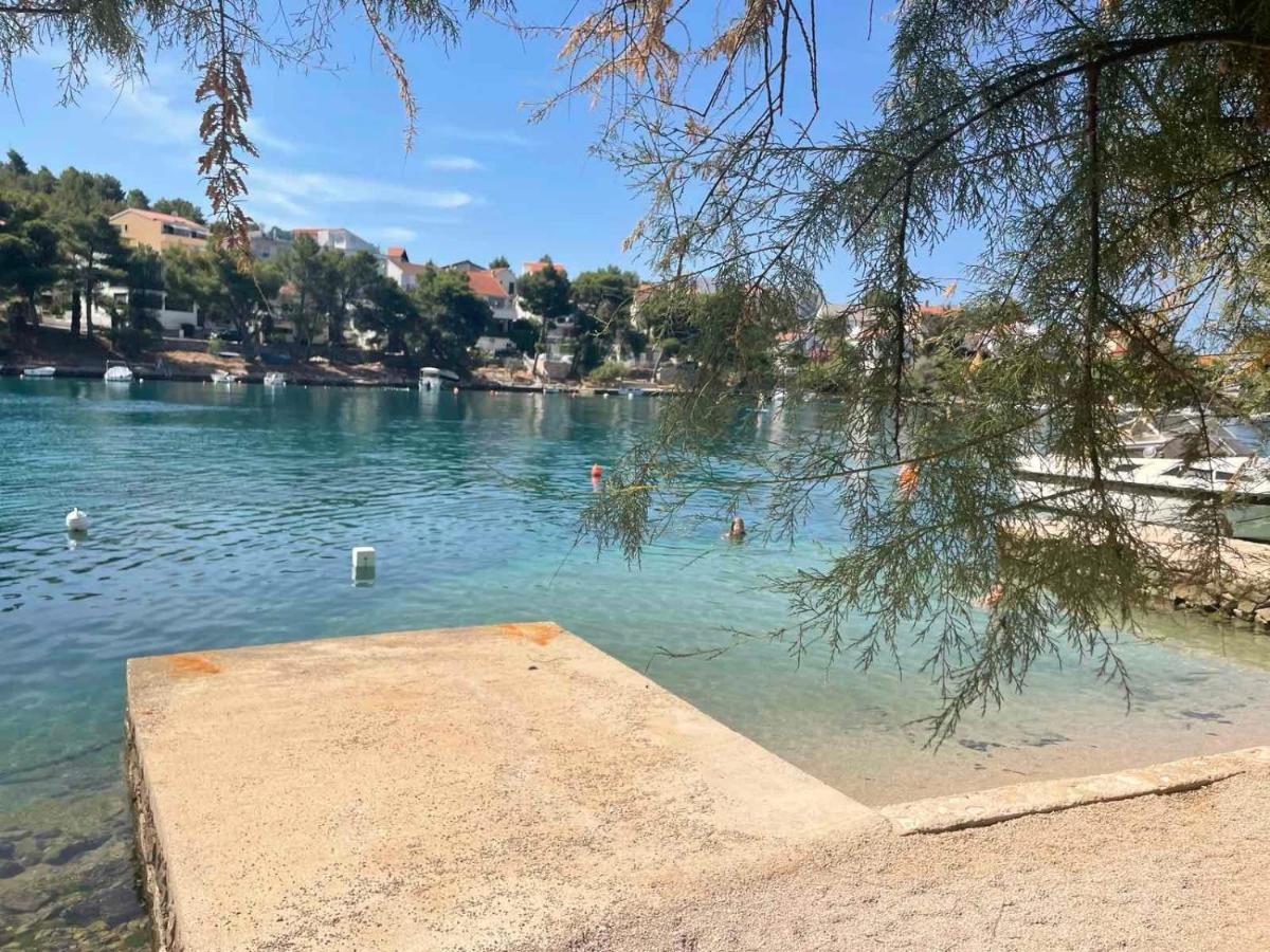 Apartments Vala Zaboric - With Boat Mooring Екстериор снимка