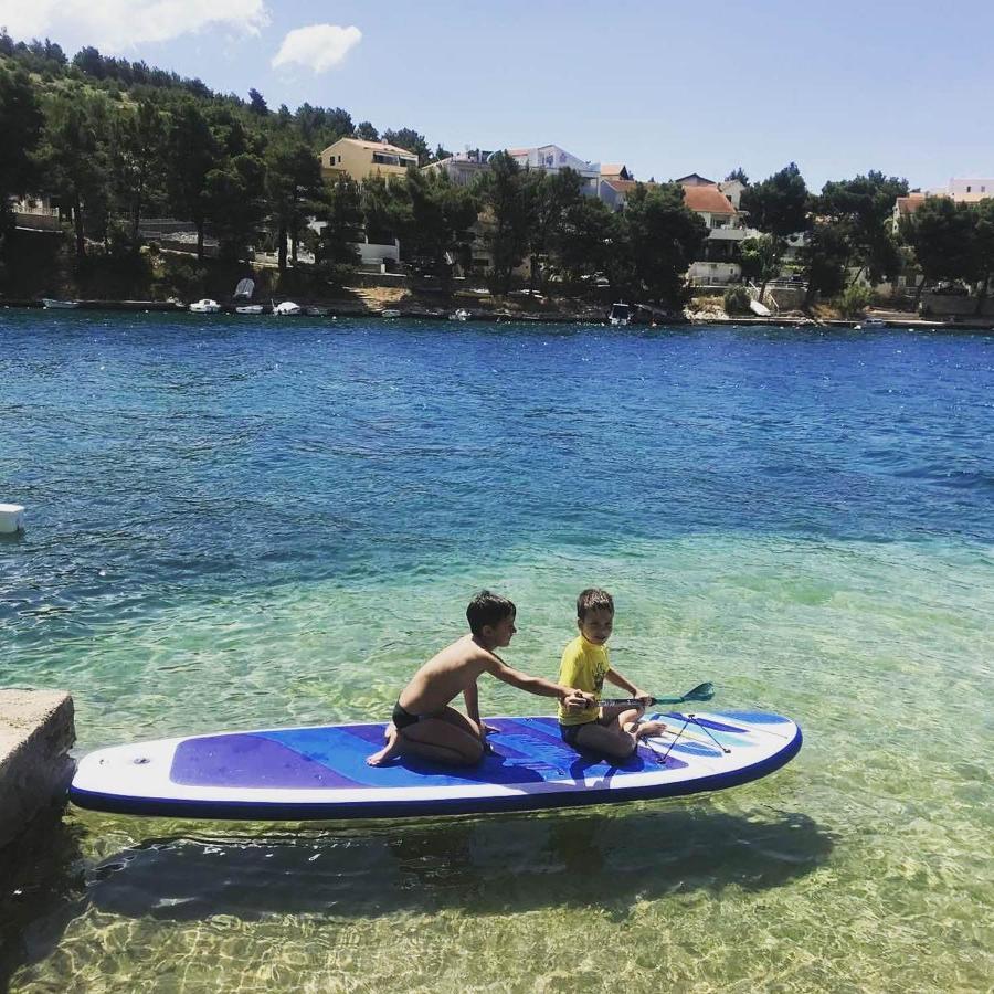 Apartments Vala Zaboric - With Boat Mooring Екстериор снимка