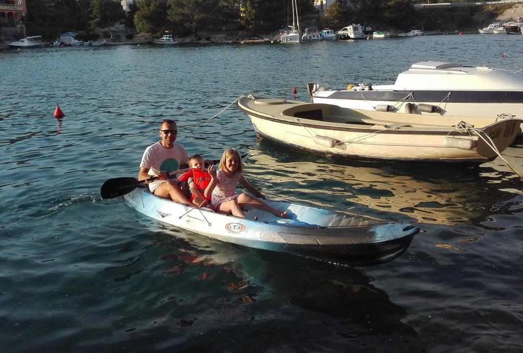 Apartments Vala Zaboric - With Boat Mooring Екстериор снимка